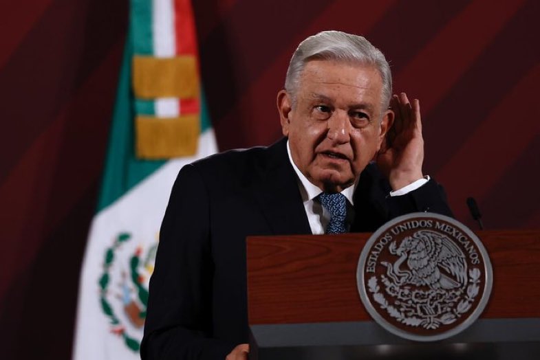 ¿No escuchas bien?
Es el grito aterrador de los asesinados y desaparecidos en tu sexenio, y el reclamo de   un país al que le fallaste. Canalla. 
<a href="/lopezobrador_/">Andrés Manuel</a>