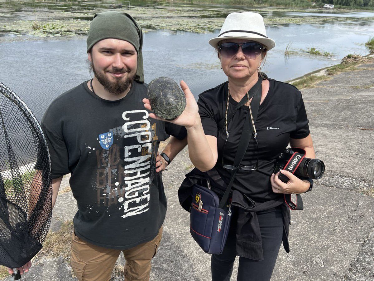 ProjectEmysR's tweet photo. 🇺🇦 🐢🍀 Meanwhile in #Rzhyshchiv, #Kyiv region, #Ukraine, our bright and courageous colleagues Dr Oksana Nekrasova @oneks22 and Dr Oleksii Marushchak are monitoring Emys  #ForNature 🇺🇦
*from I.I. #Schmalhausen Institute of Zoology of the National Academy of Sciences of Ukraine 🇺🇦 https://t.co/JtNpTAb7Gm