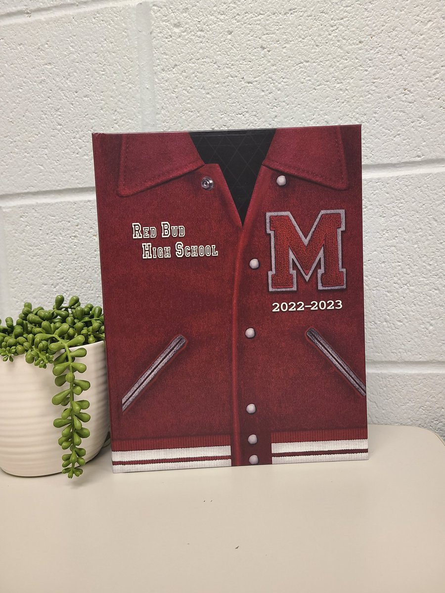 MissALittle27's tweet photo. 22-23 Yearbooks are in! 
Grads of the class of 2023 can stop by the office to pick theirs up. Current RBHS students will receive them during picture day on Friday!
#redbud132 https://t.co/zIIrulLdLz