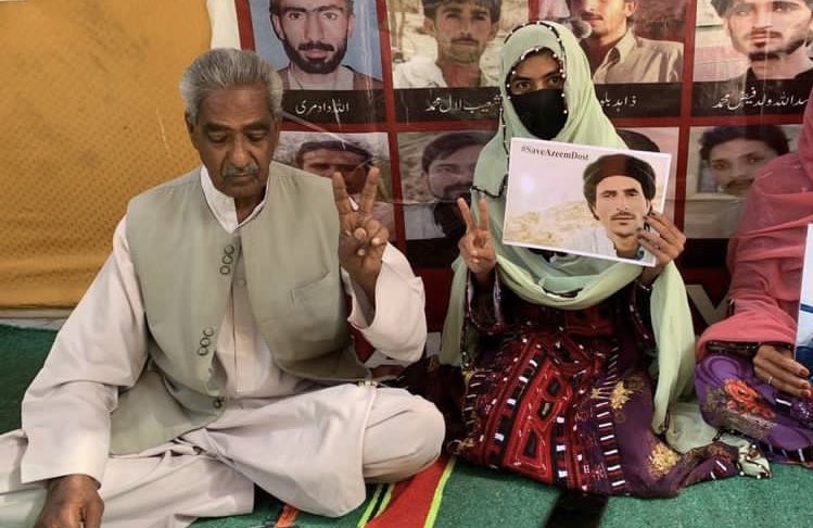 Rukhsanabalochh's tweet photo. میرے بھائی عظیم دوست کیلئے آواز اٹھاؤں مجھے آپ لوگوں کی آواز کی بہت ضرورت ہے۔

#EndEnforcedDisappearaces 
#ReleaseAzeemDost https://t.co/HONfb9ZUto