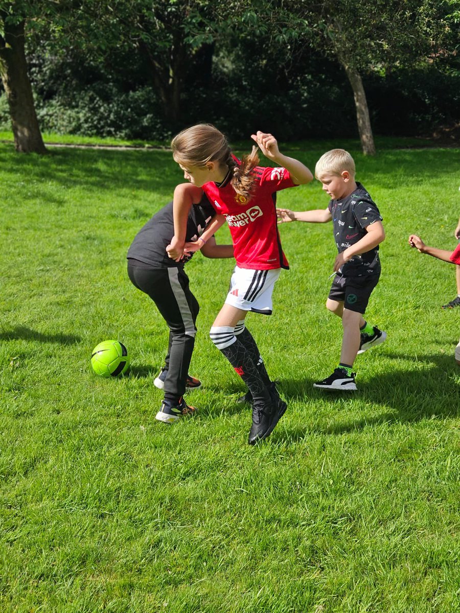 ActveCommunties's tweet image. Playstreets also got creative, making food faces and learning all about nutritional goodness @ForHousing 

@SalfordLeisure  @SalfordCouncil 

#HAF2023 #SalfordSummerOfFun #yourcreativemind