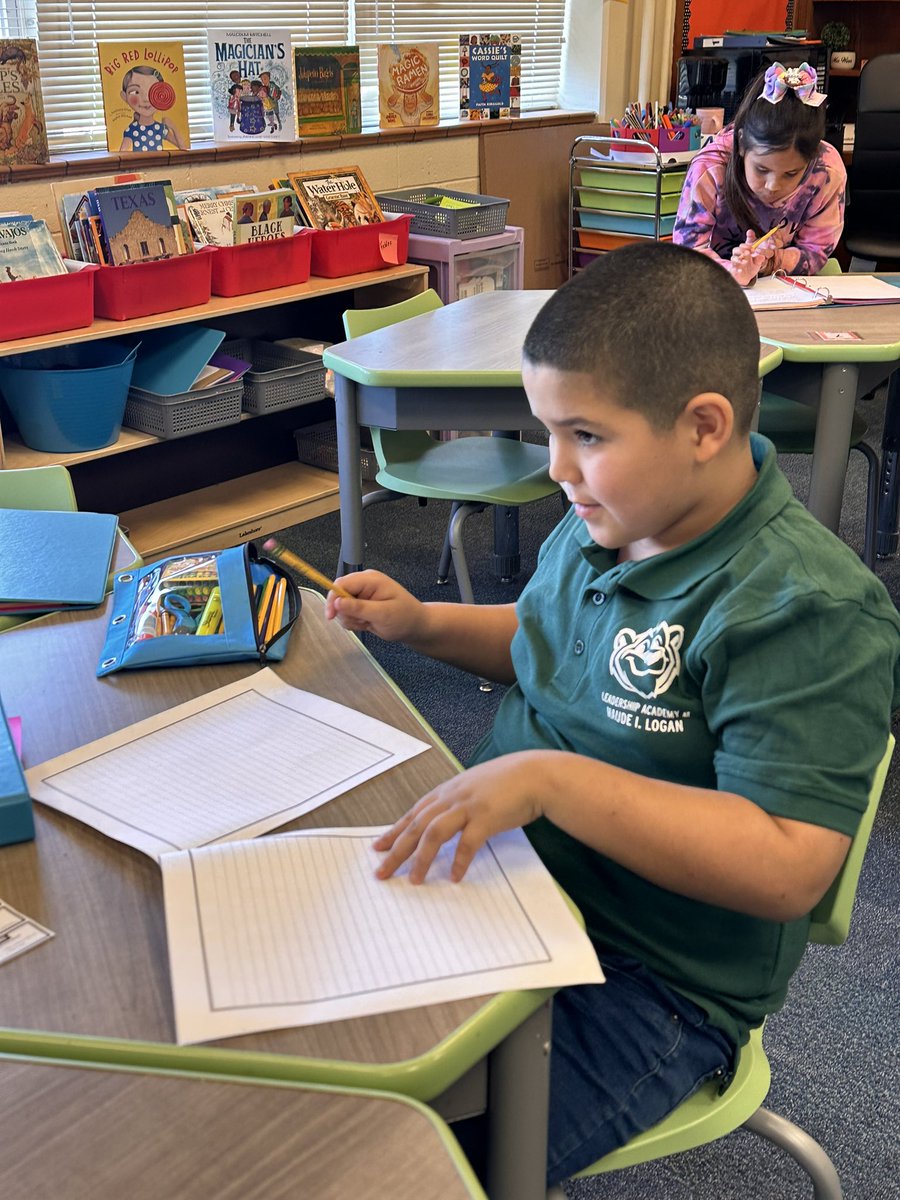 meaganrpride's tweet image. Baseline writing in Mrs. Winn’s class! Students are even coming to get a few pointers from the teacher in a mini-conference! Way to go, Tigers 🐅 @LANschools @LALoganFWISD #leadwithLAN #teachwithLAN #allinwithLAN