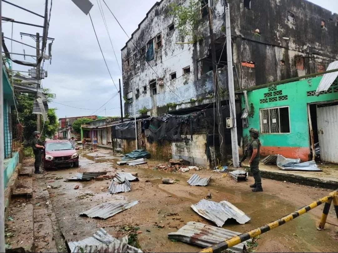 BrandonGalvis16's tweet photo. Así luce la subestación de policía de La Gabarra, #NorteDeSantander, cabe resaltar que se encuentra en tal deterioro desde hace años y con el ataque violento de hoy se confirma que no hay garantías para nuestros policías en la región @PoliciaColombia @DirectorPolicia @mindefensa https://t.co/LsLJm9KtEK
