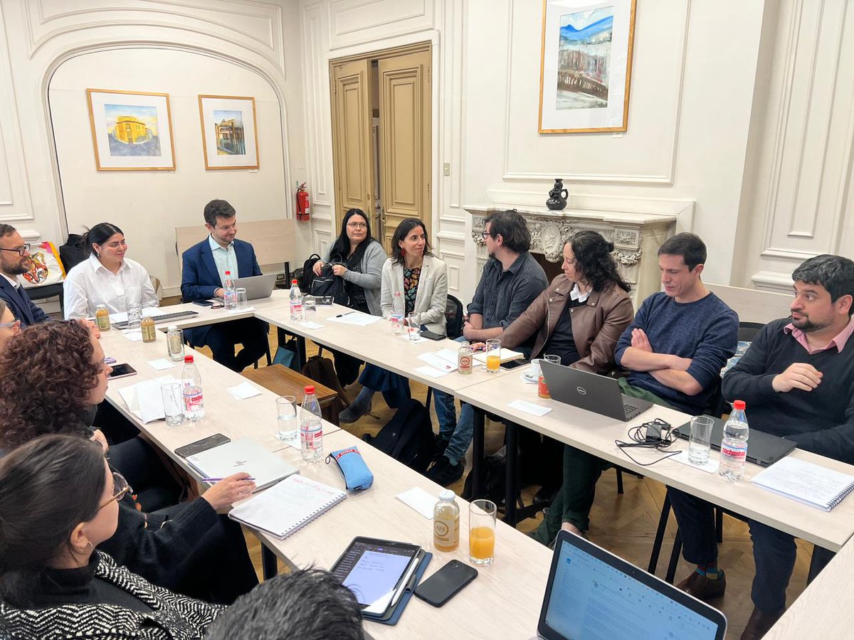 innovamineduc's tweet photo. Hoy junto a @eligeeducar, @UNESCOSantiago, @daleprofe y @angloamerican nos reunimos para fortalecer la alianza entre las organizaciones que son parte de #eligeinnovar2023 para reconocer y impulsar a los equipos educativos de todo el país que hoy están innovando. 🚀💡 https://t.co/Z6FxGTg4IQ