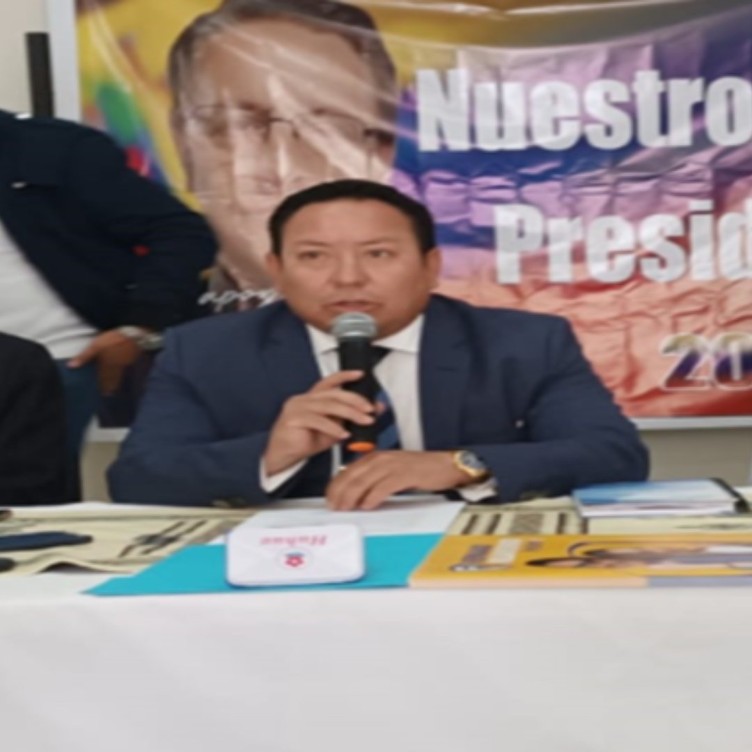ErpeRadioTv's tweet photo. @ErpeRadioTv #Entrevista #radiofonicasERPE 
Hemos decidido que tome las riendas del partido CONSTRUYE Christian Zurita, fue el mejor amigo de Fernando Villavicencio y puede cumplir el legado que dejó, solo esperamos la decisión del CNE. Cristian Villacis Coordinador Construye https://t.co/mCVJEMh3p6
