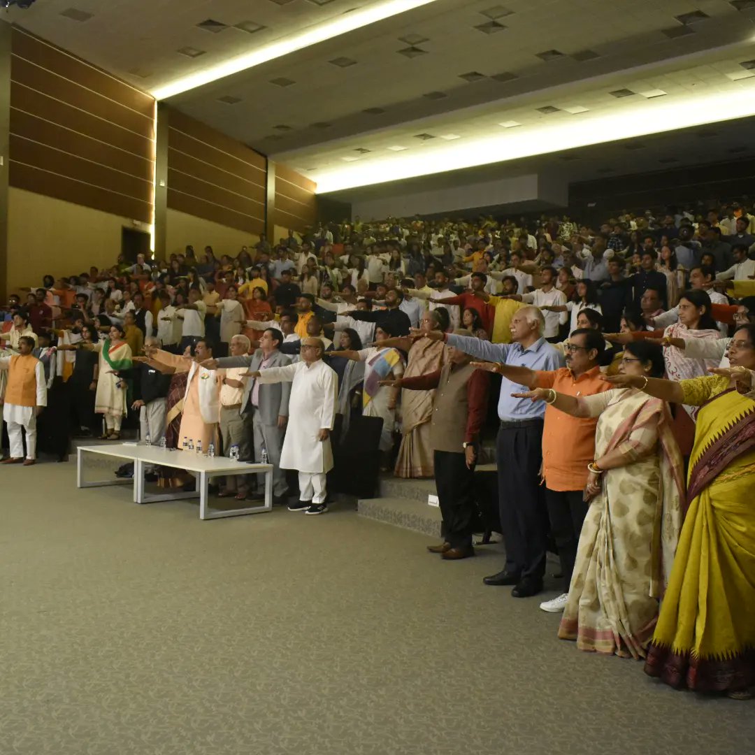 Nssmcu's tweet photo. @mcu_bhopal में स्वतंत्रता दिवस के उपलक्ष्य पर रासेयो इकाई 'युवाज़' समूह द्वारा स्वच्छता का पाठ पढ़ाते हुए 'स्वतंत्रता का महापर्व' थीम पर नुक्कड़ नाटक की मनभावन प्रस्तुति दी गयी। 
नुक्कड़ नाटक की झलक🌸
#IndependenceDay2023 #MCU #nss https://t.co/cC0I8I3vMp