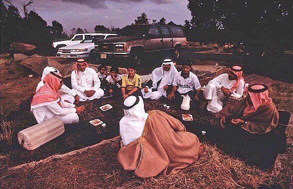ashiq_almadi's tweet photo. طلعة ليلية في منتزهات #أبها 

من موديلات السيارات كم تتوقعون تاريخ الصورة؟ https://t.co/0HYBxCiulO
