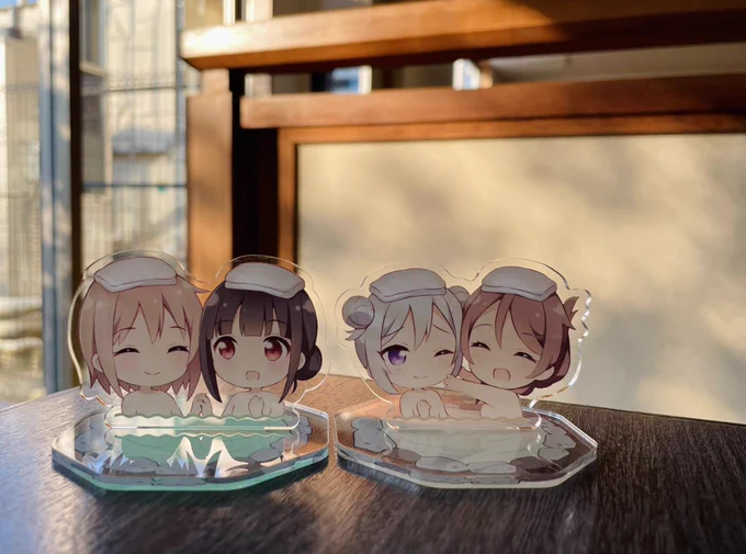 少し前に温泉に行ったときの写真(coralちゃん、アクスタとアクキー持ってきてくれてありがとう〜)#ゆめぐり#異世界サウナへようこそ 