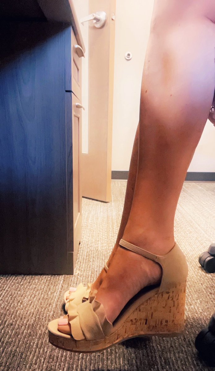 I’m wearing extra tall shoes today and I was just asked by one of my very short coworkers to sit down while we talked because her neck hurt from having to look so far up at me 🥴😂#TallGirlProblems