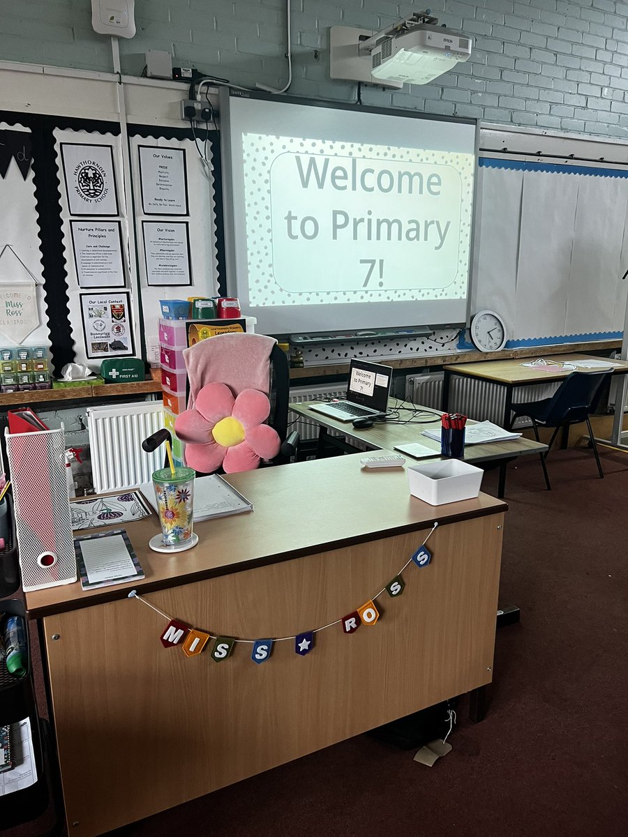 MissHRoss's tweet photo. Great first day with my lovely p7s ⭐️ https://t.co/KJHhLLCwmI