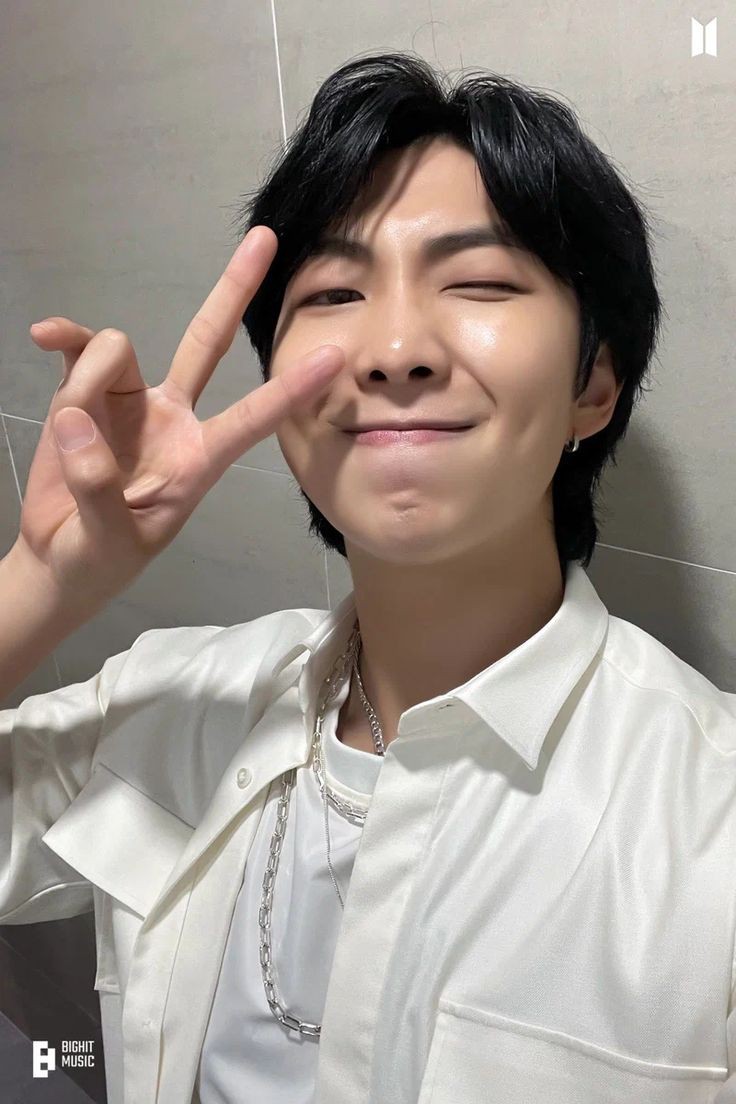 negariiiOT7's tweet photo. NAMJOON WE LOVE YOU
NAMJOON THE BEST BOY
NAMJOON THE PRETTIEST FLOWER
NAMJOON OUR FOREVER ARTIST
NAMJOON THE MOST BEAUTIFUL PERSON https://t.co/k7xHNEs1oX