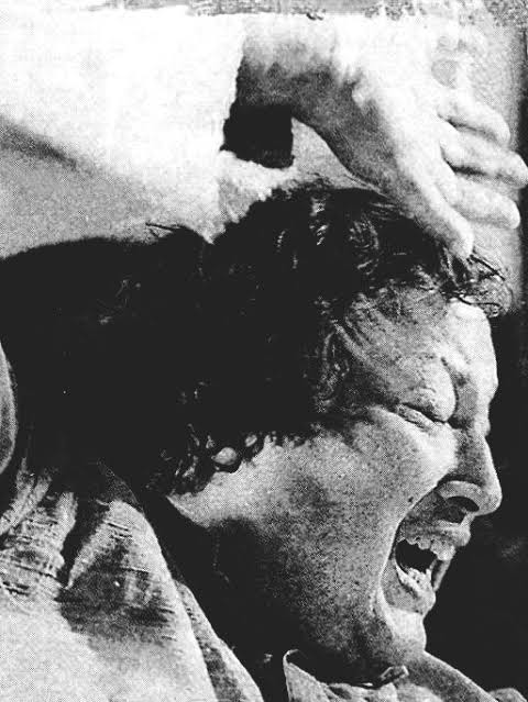 bangulzai_ali's tweet photo. "Remembering the legendary Nusrat Fateh Ali Khan on his death anniversary. His soulful voice continues to inspire and touch hearts around the world". 🎶🕊️ #NusratFatehAliKhan #Legend #MusicIcon https://t.co/sxDOOLP62A