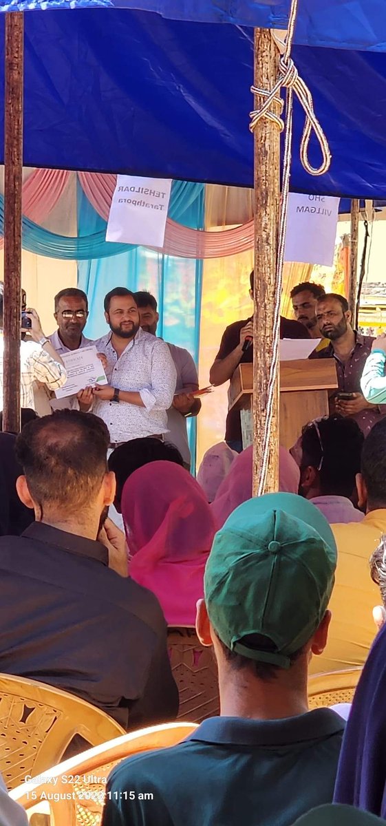 bdo_tarathpora's tweet photo. "🇮🇳 Glimpses of the vibrant 77th Independence Day celebrations at Block Headquarters Tarathpora! 🎉 Proud moments of unity, patriotism, and community spirit. #IndependenceDay #Tarathpora #IndiaAt77 🎈🎇" https://t.co/Dyuq1zkRHT