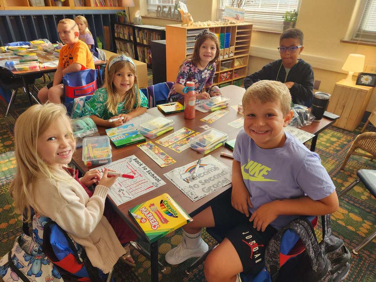 First day fun <a href="/LibertyECS/">Liberty ECS Leopards</a>! Welcome back! <a href="/WEareLakota/">OwenC</a> #WEchooseLakota #FirstDay