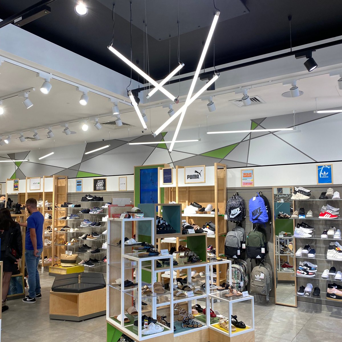 Our 24V RD TwinStick makes artistic lighting so much easier! These fittings can be suspended or surface mounted &amp; as they are a remote driver fitting you get 360 degrees of uninterrupted light! Do you have a project coming up that these may work for? Let us know.