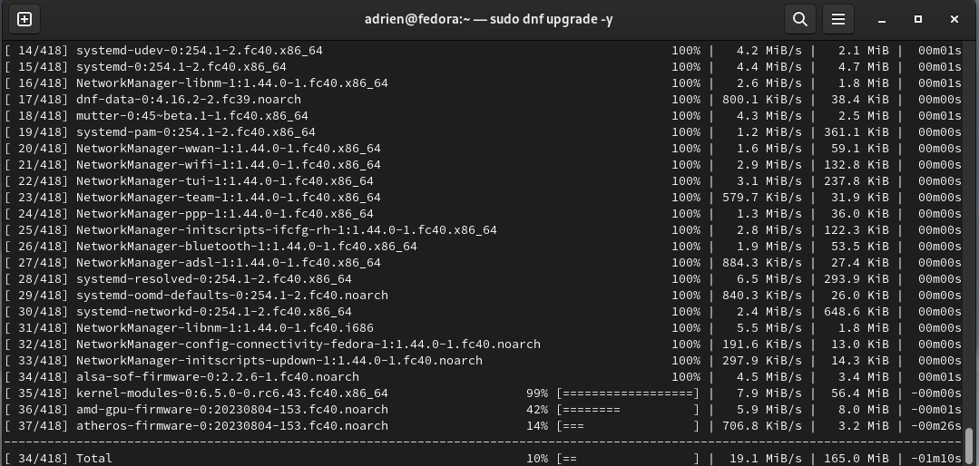 _adriend_'s tweet photo. On remarquera que #dnf5 sur #fedora change un peu la mise en forme lors du téléchargement des paquets. Simple, efficace. https://t.co/VbDTty5e4e