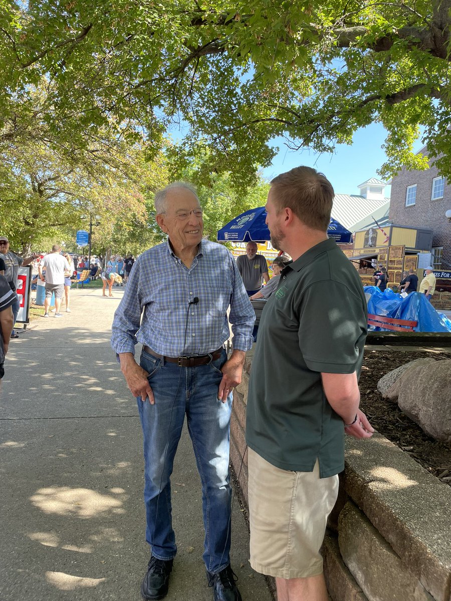 Chuck Grassley tweet media