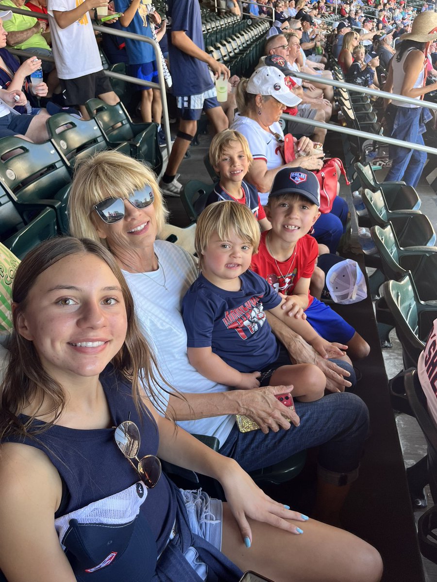 tpfeif4's tweet image. Great view today! First @Twins game for Benji!