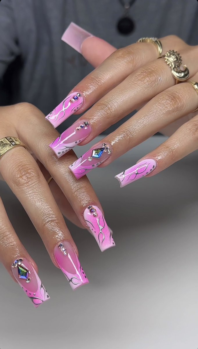 celenesanchezzz's tweet photo. lets get you “back to school” ready 🤞🏼 @nailsbycelene on Insta 🫶🏼 #shsu https://t.co/BHIMo4kmTa