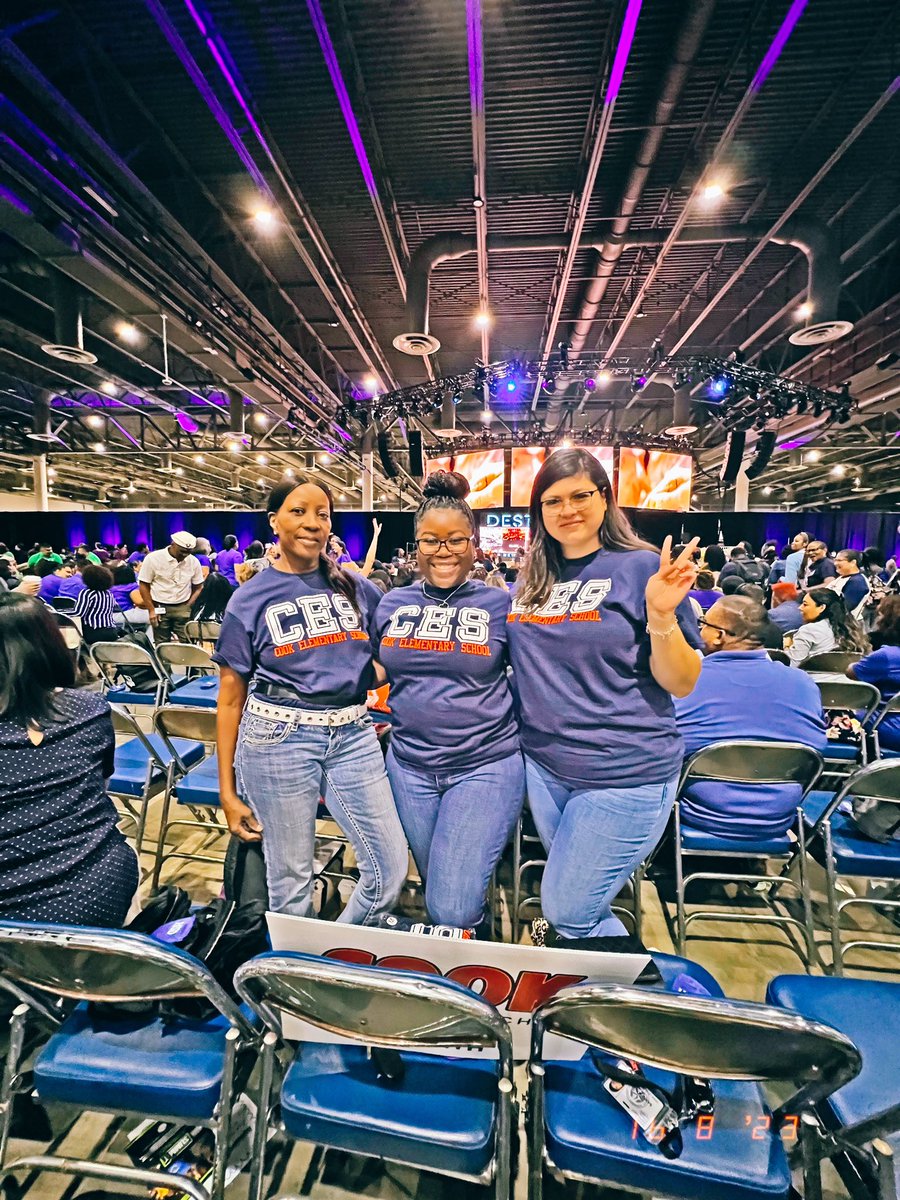 teachlikebee's tweet photo. I get to teach alongside 2 of the best and Iโm so grateful for that. #theBESTteamEVER #2ndGrade #hisd #HISDconvocation2023 #Destination2035 ๐คโฅ๏ธ๐คโฅ๏ธ @CookMagnet https://t.co/jaZ2YaRuo0
