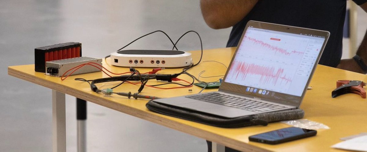 LiquidInstrmnts's tweet image. Buckle up and experience a better way to test! Moku delivers instant access to essential #automotive test instruments in one device for applications from in-vehicle #datalogging to advanced #driverassistance systems 🚘

Check it out: hubs.ly/Q01_cG4r0

#testandmeasurement