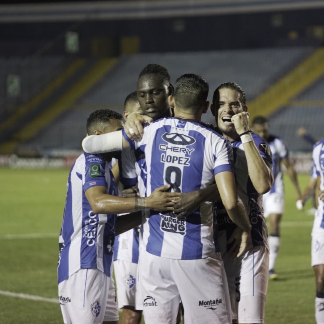 SomosCartagines's tweet image. #DatoSC
Ayer por primera vez en su historia el Club Sport Cartaginés consiguió su primera victoria en suelo Guatemalteco en torneos internacionales. No lo hizo en el antiguo torneo &quot;Fraternidad Centroamérica&quot;, ni en torneos de CONCACAF. 
Fuente: Gerardo Coto Cover.
📸: RRSS CSC