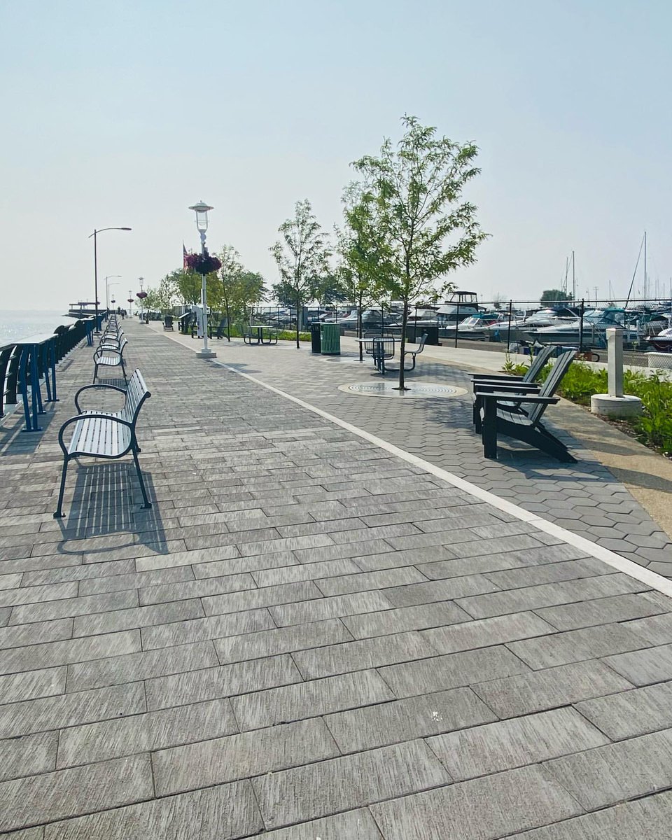 UnilockLife's tweet image. The mix of our #ILCampo and #Hex pavers are the perfect fit for Blossom Heath Park. A clean and modern look. 🔥💯 
 
—————⁣ 
📸 emily_unilock (IG)
⚒️ IL Campo (Light Grey) and Hex Paver (Charcoal). 
📍St. Claire Shores, Michigan 
—————⁣

#Unilock #commercialproject #park