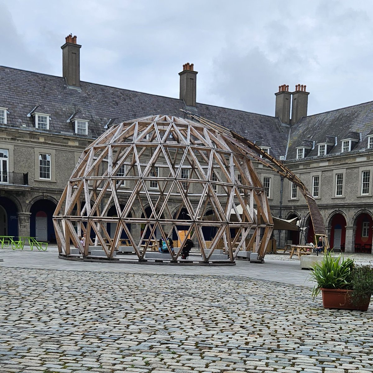 WaveDynamicsAC's tweet image. While on our site visit to one of our ongoing projects in @IMMAIreland . We just had to stop by the highly impressive Éirigh Pavillion by @reddyarch  and @LioncorDev  👏👏#acousticconsultants #acoustics #irishconstructionindustry #imma