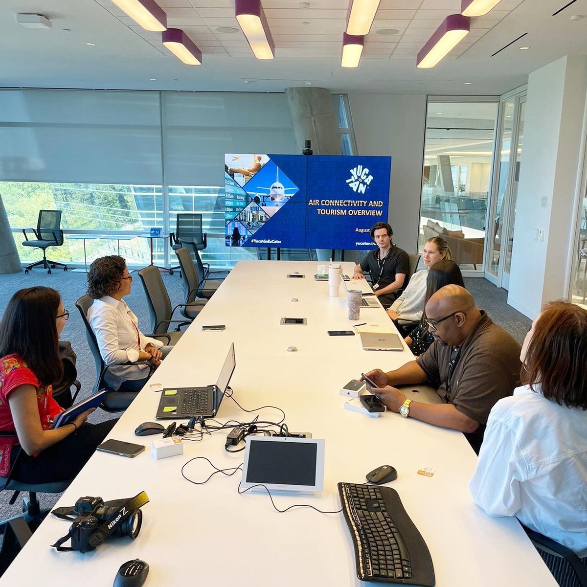 Mich_fridman's tweet photo. Empezamos nuestra gira promocional para @yucatanturismo en el mercado de Texas, con una visita al corporativo de @americanair, con quienes platicamos distintas estrategias para el fortalecimiento de nuestras dos rutas diarias con los HUBs de Miami y Dallas. https://t.co/Wq8Jc7kAwL