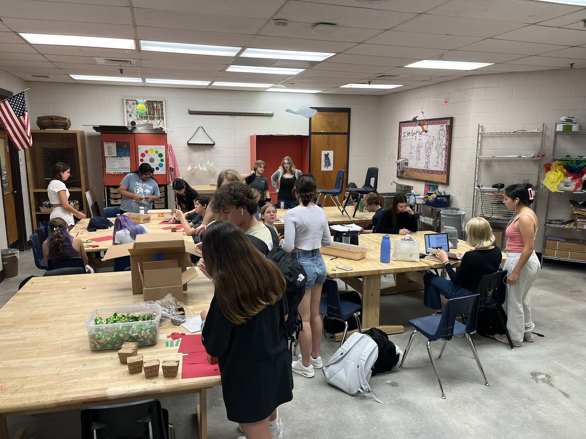 Art Community Service club had their kick off meeting this morning making “good fortune” boxes for new students to Lassiter. #cobbartrocks #artsedga #giveback