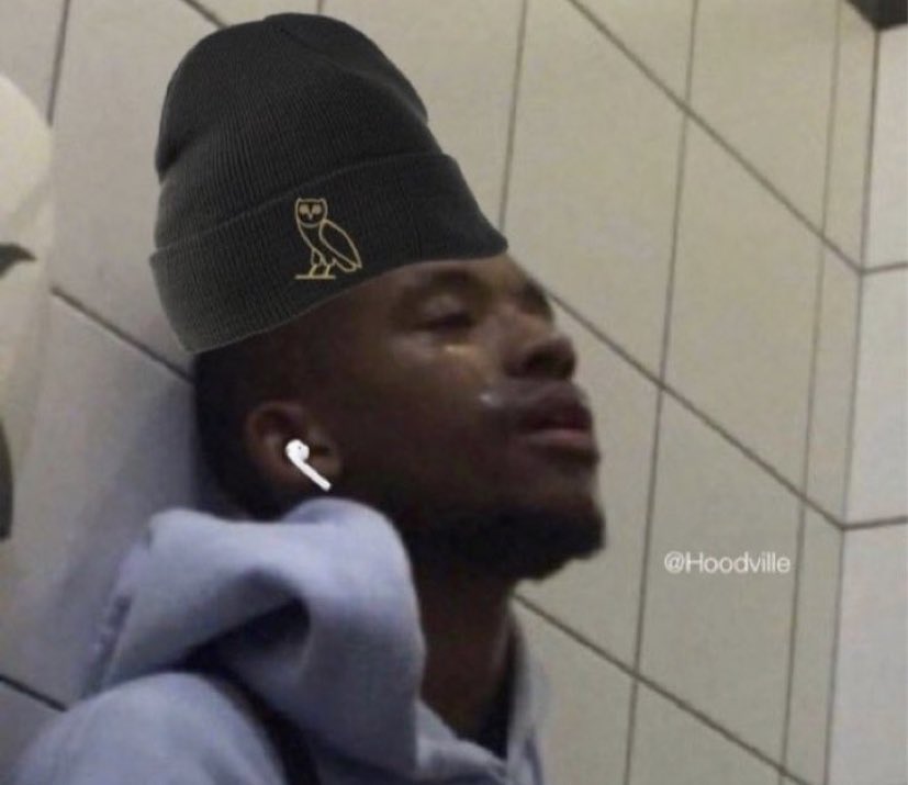 ComplexMusic's tweet image. Which Drake song is playing?