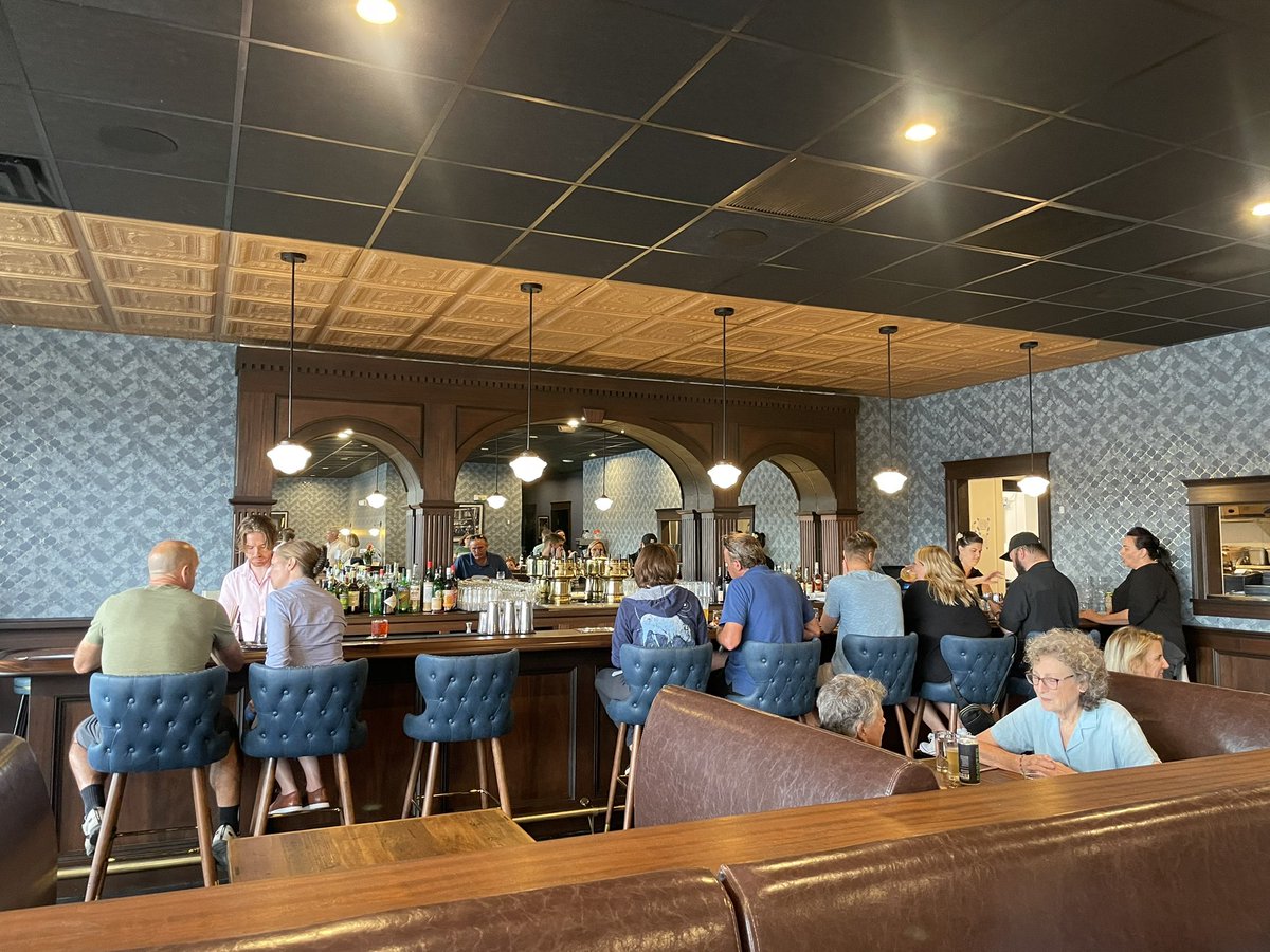 GriffinClubMerv's tweet photo. And we’re live at Continental. #MEFood https://t.co/52faxjORae