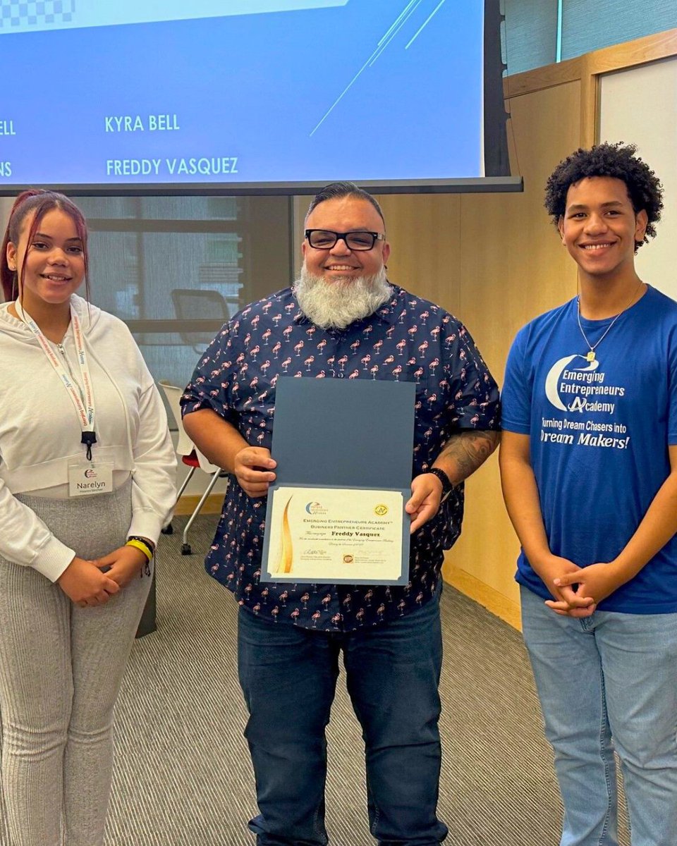 fxvdigital's tweet photo. @freddyvasquezx dropped wisdom bombs on the youth back during Week 3 of the Emerging Entrepreneurs Academy at the Small Business Resource Association. #TeachingTheFuture https://t.co/XgLdWOnrLJ