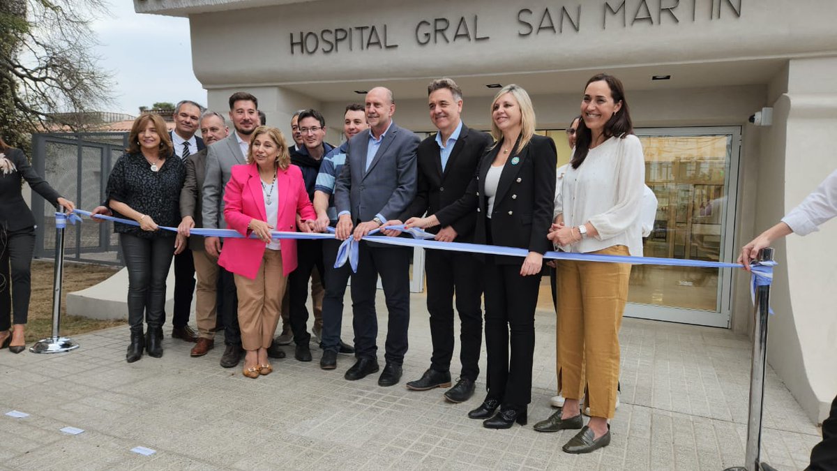marilinsacnun's tweet photo. 🇦🇷 Más y mejor #saludpública
En #Firmat inauguramos las nuevas obras de ampliación y modernización del Hospital Gral. San Martín que  incluyen una nueva área de guardia, la incorporación d dos quirófanos completamente equipados y la creación de salas de pre-parto y parto. (Sigue) https://t.co/tZ0ZRvCtCs