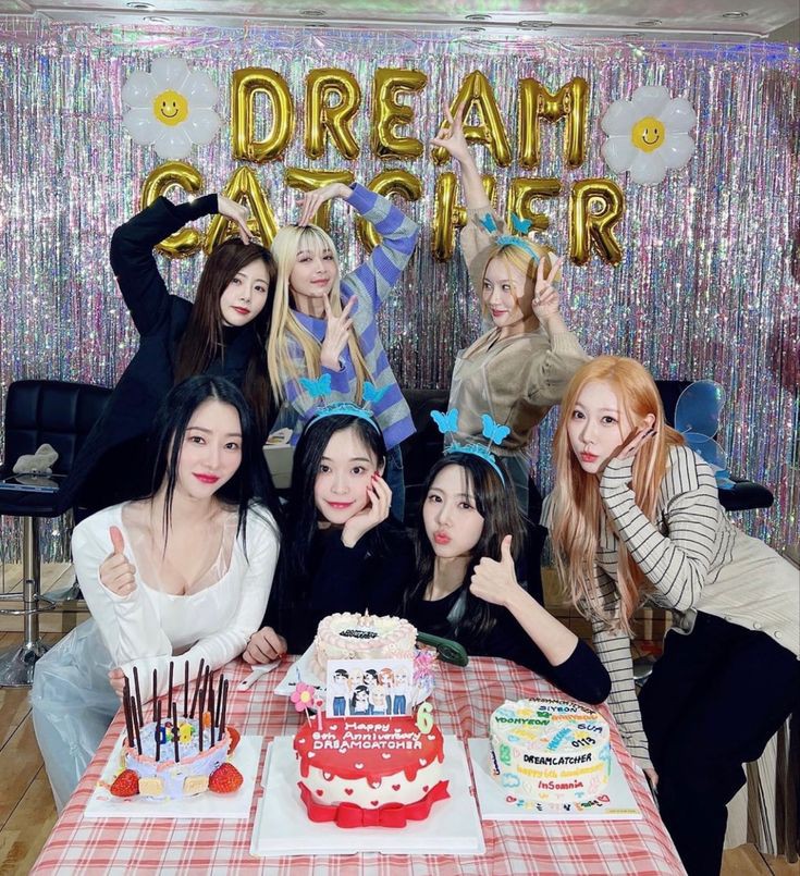 DailySvncatcher's tweet photo. Hello! this account is open to share daily #SEVENTEEN #DREAMCATCHER pics, so please support us by following and rting !!  ✨ https://t.co/RU9crB1jnD