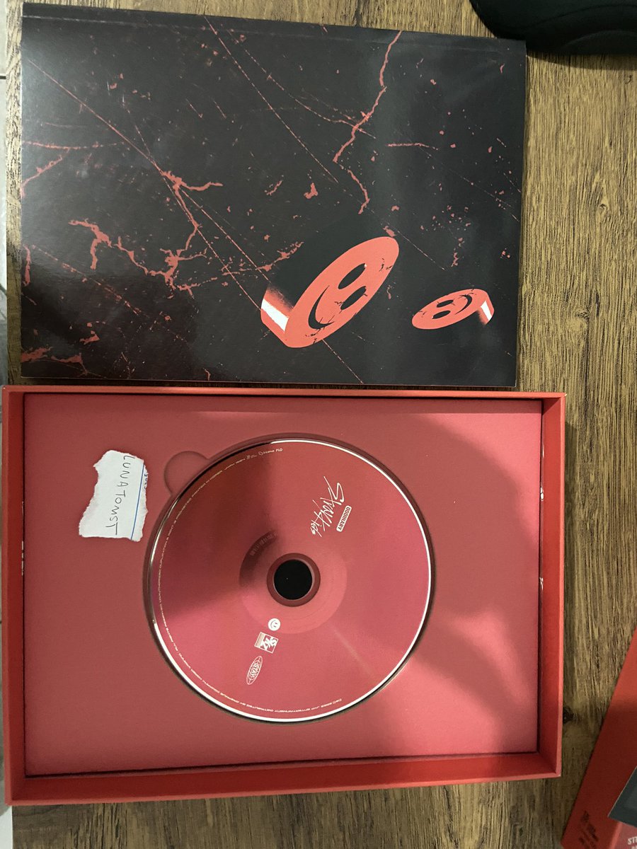 lunatomst's tweet photo. VENDO ORDINARY - STRAY KIDS skz 

80,00 (frete incluso) 
Cards do lee know/ Minho
Pôster 
Adesivo 
Cd nunca usado
Álbum em perfeito estado 

Palavras chaves: vendo, venda, troco, procuro https://t.co/JL02bJIj84