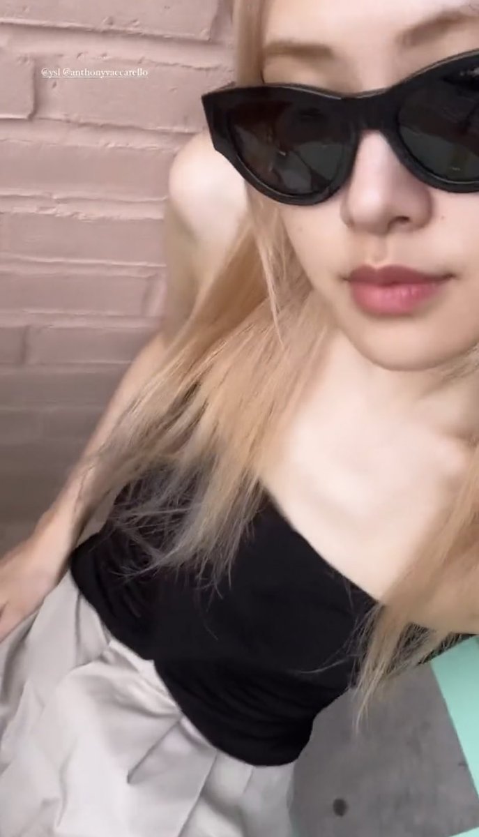 rosé pics tweet media