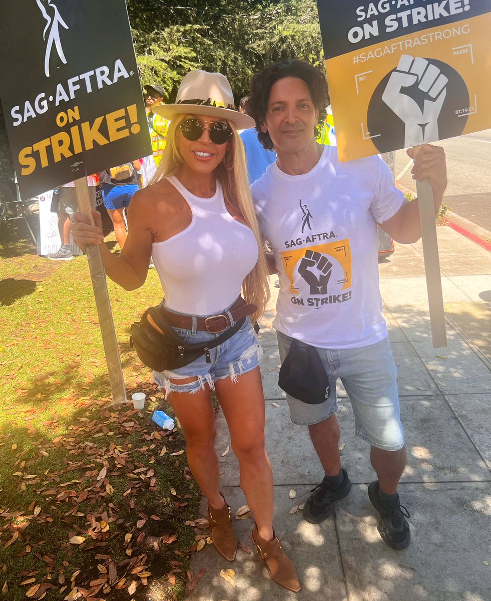 Joining my fellow Sag-aftra actors today #onSTRIKE at Warner Bros #solidarity #SagAftra #UnionStrong #Strike #FairnessMatters  #AmberLynn