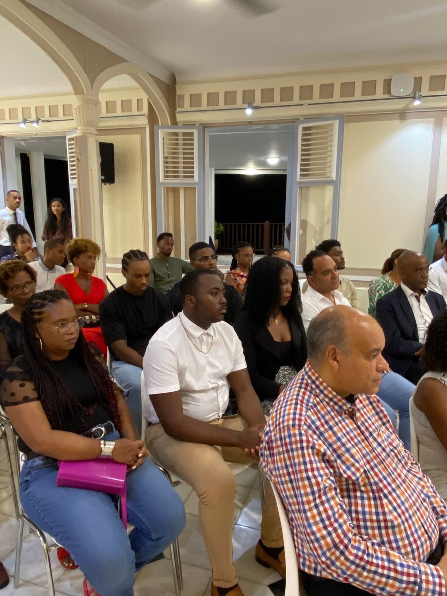 CTM_Martinique's tweet photo. #ACTUSCTM 

Un moment inspirant et plein d'espoir autour d'une partie de la #jeunesse martiniquaise ! https://t.co/4zDArq3wMt