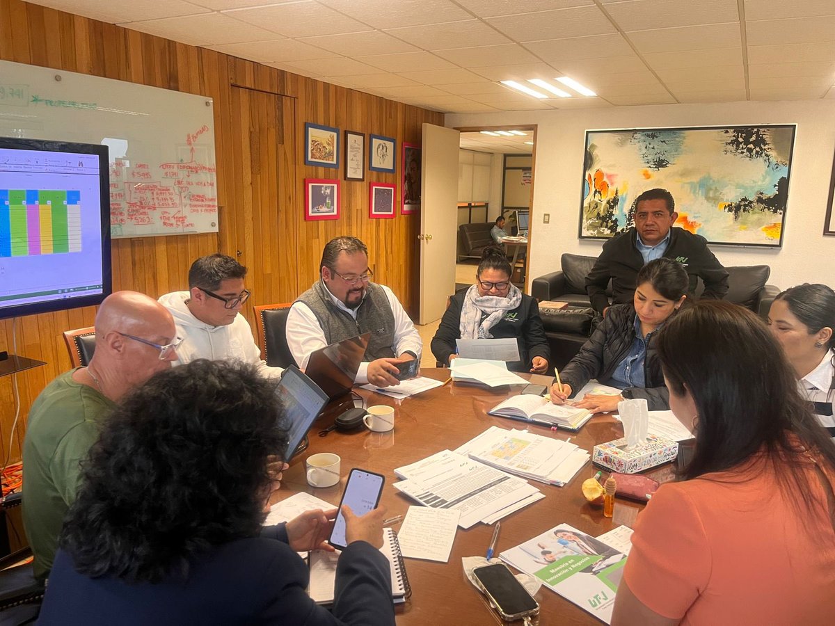 UTFVoficial's tweet photo. Esta tarde, trabajamos para consolidar los horarios de cara al cuatrimestre 2023-3. #SomosDragones #SomosUTFV https://t.co/f8YaSdFGi0