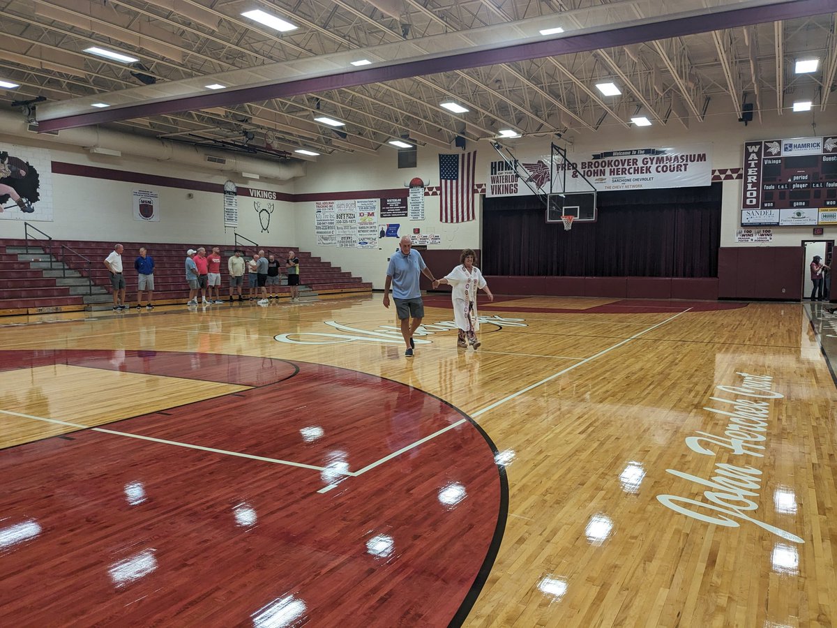 JLRSports's tweet photo. It's official!

And John Herchek Court at Fred Brookover Gymnasium looks outstanding!

@WaterlooAth https://t.co/yywc8ZaWfQ