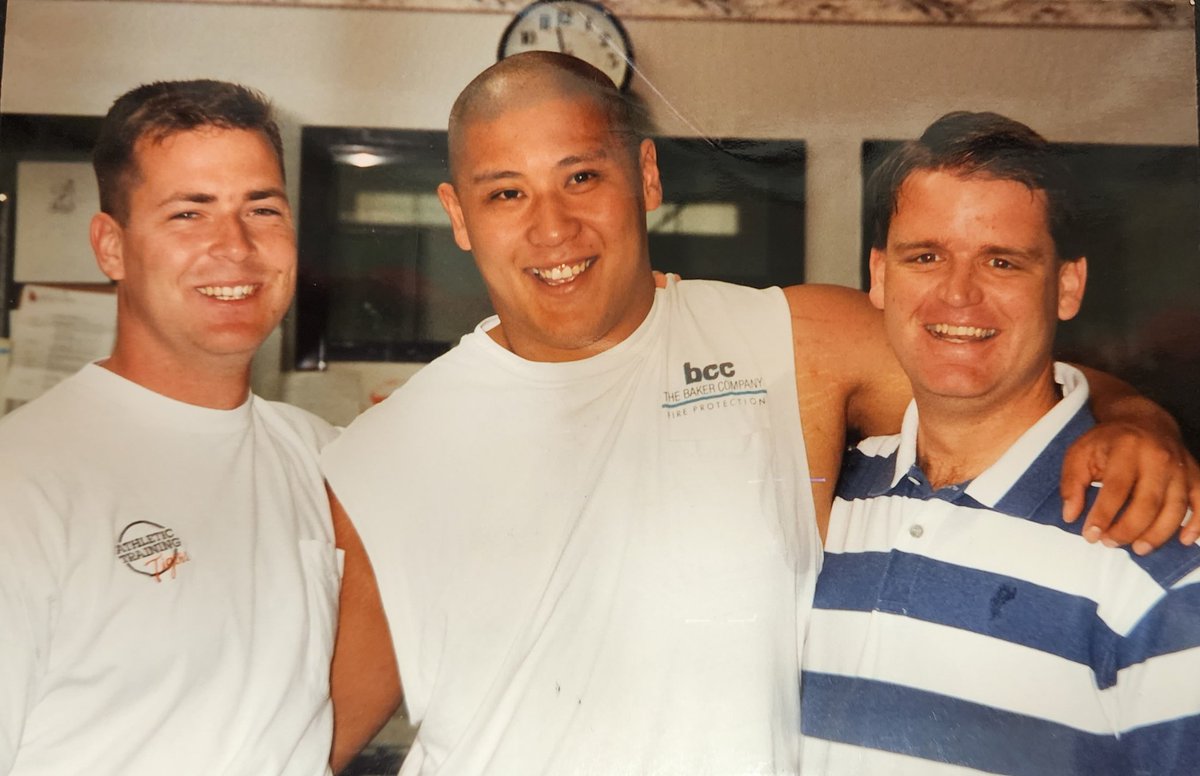 Old UOP pic from 90s UOP football days with <a href="/Bryanchiu68/">Bryan Chiu</a>. FB dropped then he was off to Wash State then <a href="/MTLAlouettes/">Alouettes de Montréal</a> . One of the good ones from UOP days.