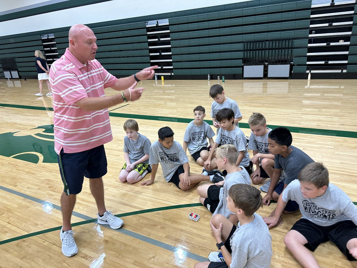 CSTWildcatsMS's tweet photo. 6th grade PE class with @adamkinzer1 and @MaxTaulbee1 …Uno workout! #opsforwardtogether #cstfamily #exponentialimpact https://t.co/TV1LeOtjPR