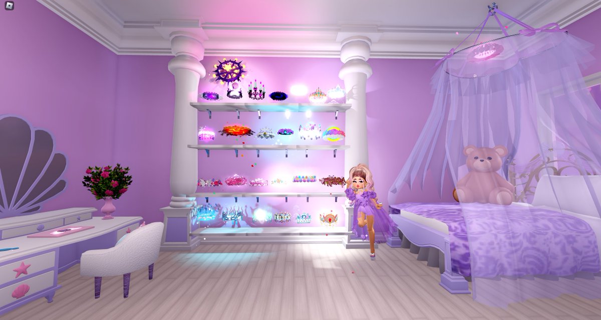 My Royale High dorm in progress rn! I made a halo shelf!! to display all my halos/Note solarix isnt added to the dorms yet! #royalehigh #royalehightrading #robloxedit #robloxroyalehighschool #royalehighsecrets #royalehighschool #royalehighedits #royalehighroblox #royalehighdorm