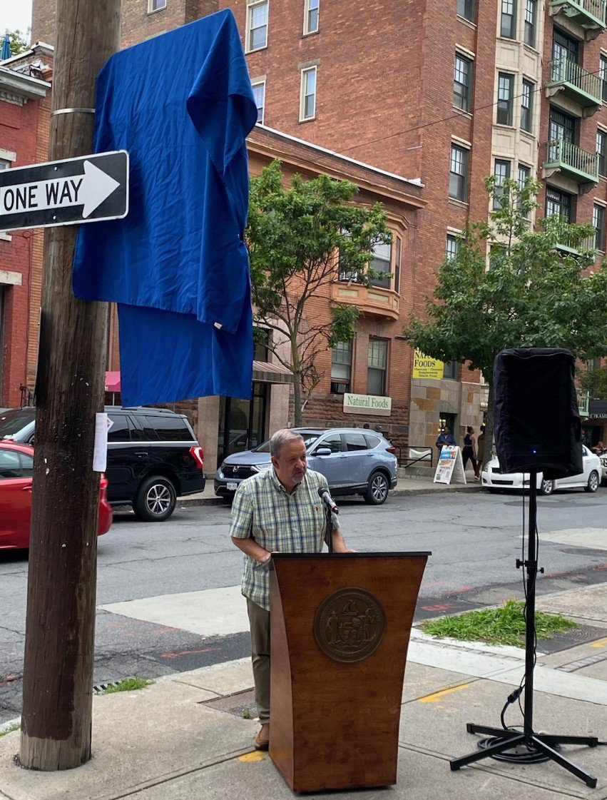 RichardConti2's tweet image. Yesterday we recognized the contributions of Harold and Ruth Rubin to the City of #Albany and #CenterSquare with an honorary street renaming of upper #ChestnutStreet #HaroldRubin #RuthRubin #GoodGovernmentAdvocates #NeighborhoodLeaders
