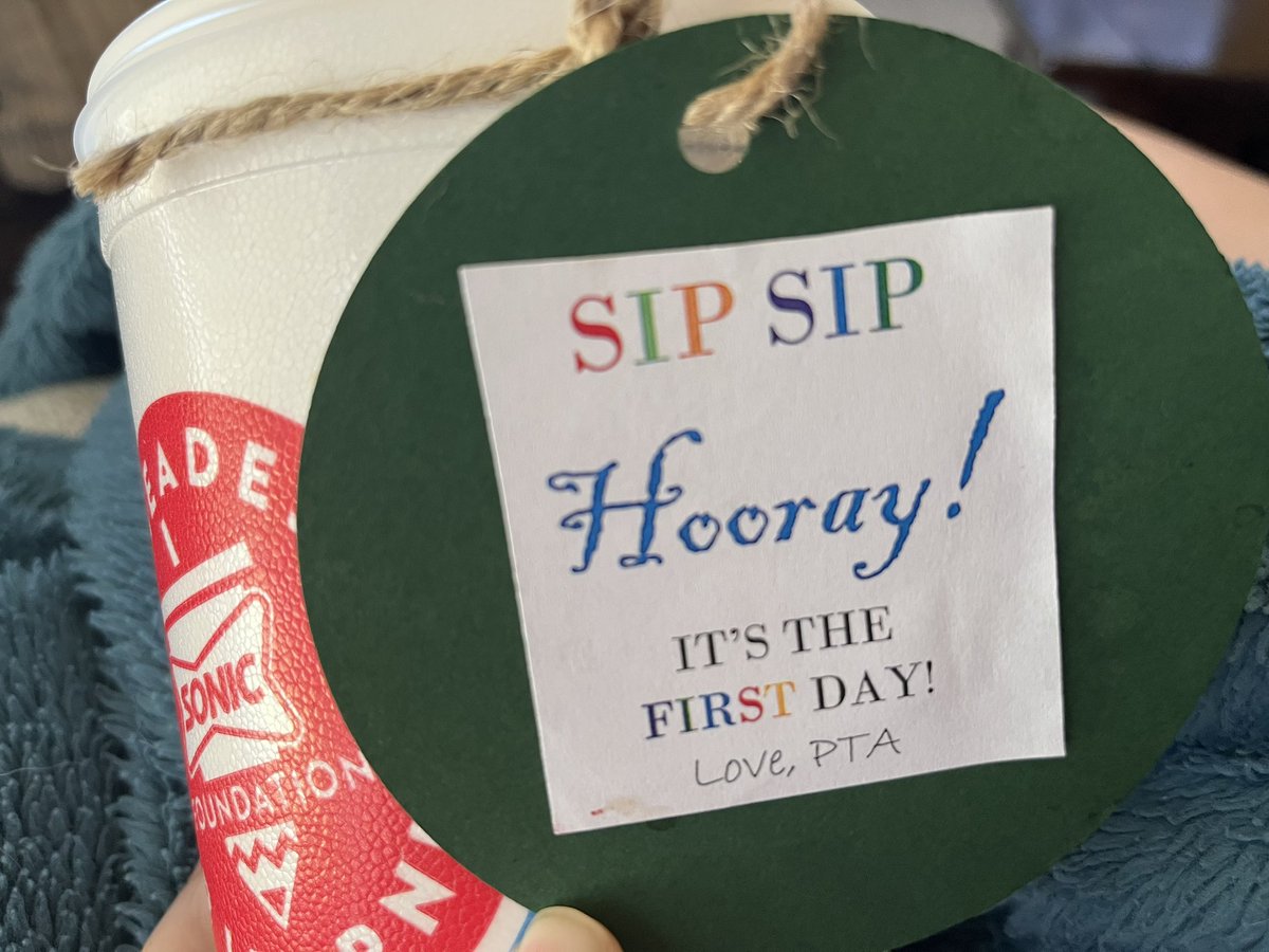 hmh08's tweet photo. Our @BeckendorffJH PTA is the best!!! First day afternoon pick me up was just perfect! Such a great surprise! Thank you! 💚🧡 https://t.co/0B8F4HwRhB
