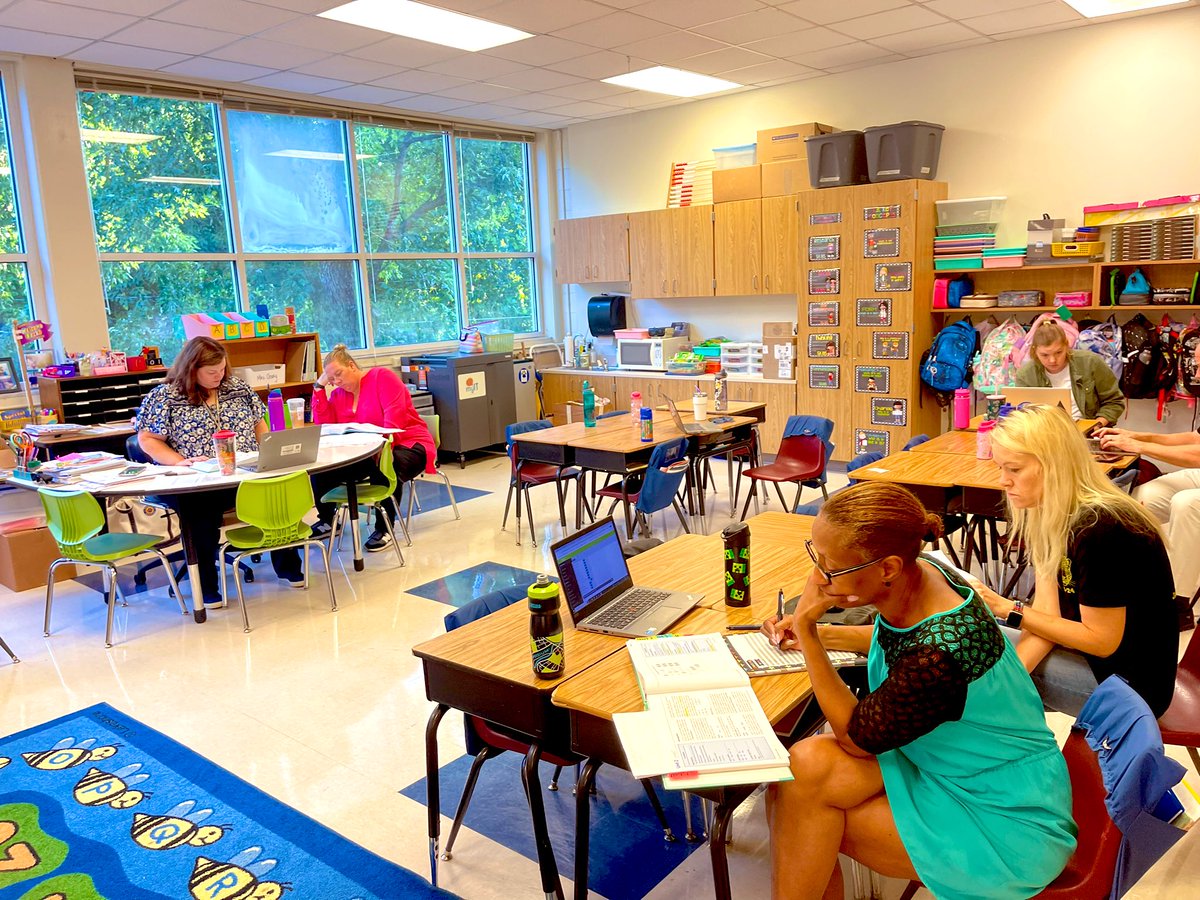 I had the pleasure of launching #StudyGroups and using #Geodes with K-3 teachers at #WTJ! The teachers are starting the year off strong! <a href="/WTJPrincipal/">APS_WTJackson</a> <a href="/APatWTJ/">Allyson Atwell</a> @SparkyTeach @DrSpurley