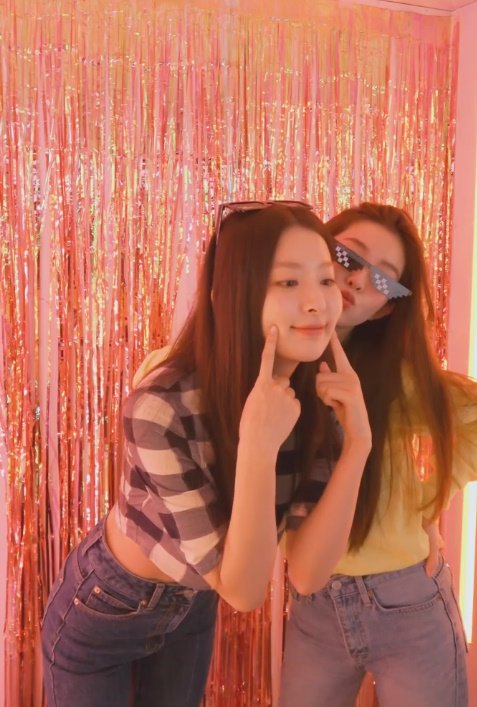 #IRENE #SEULGI <a href="/RVsmtown/">Red Velvet</a>