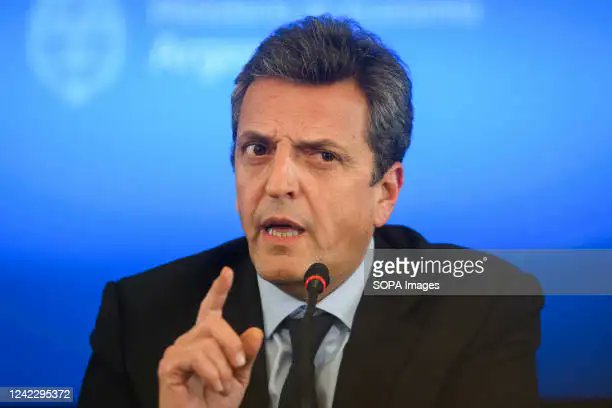 Lo único que le falto a"Sergio" (como lo llama CFK) es repetir a Carlos Saul Menem: "Si decía la verdad, de lo que iba a hacer...no me votaba nadie...".. Pero lo que si hizo "Sergio" fue aplicar el ajuste que le ordeno el FMI, cuando todavía se estaban contando los votos.