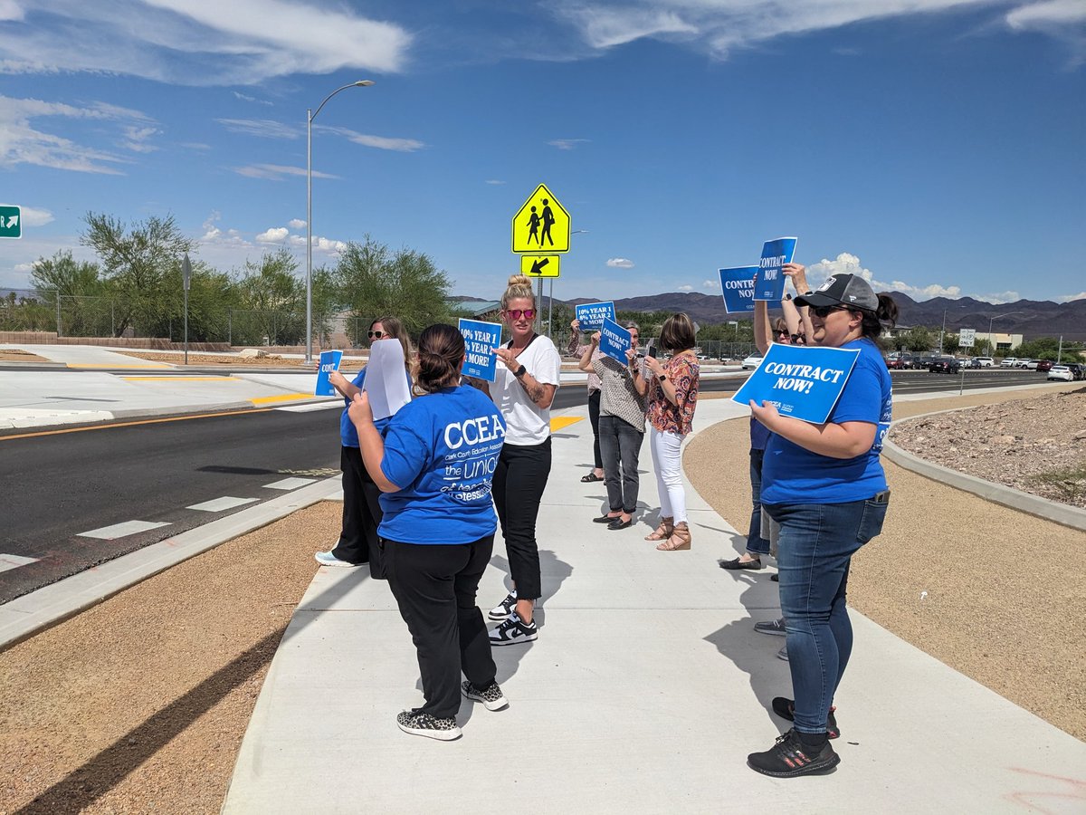 Smalley teachers this morning and Mannion teachers this afternoon. Lots of honks, waves and thumbs up! @cceanv #nocontractnopeace